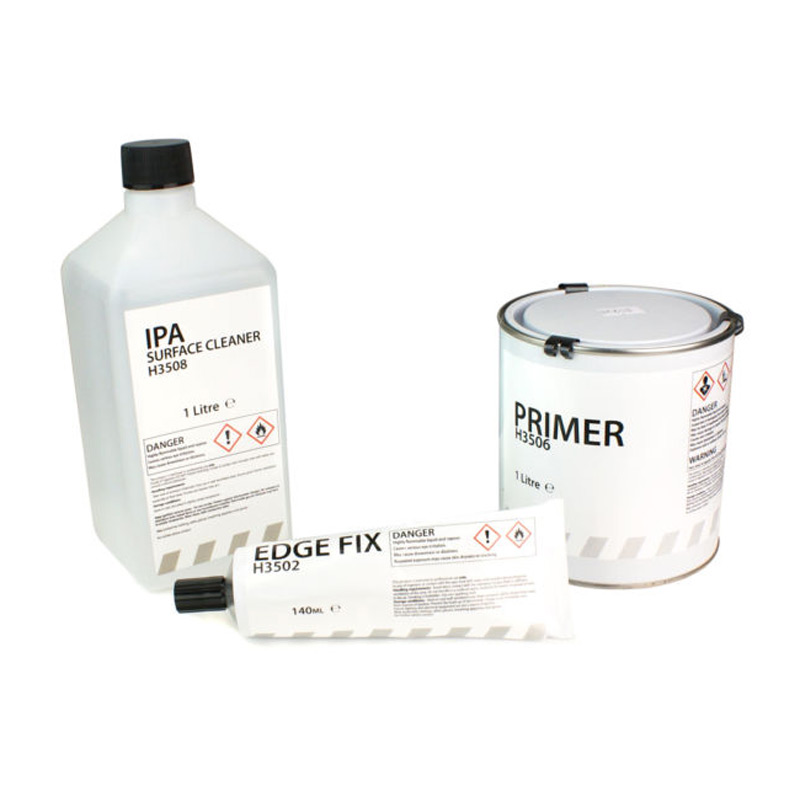 Présentation accessoires nettoyant, apprêt et colle