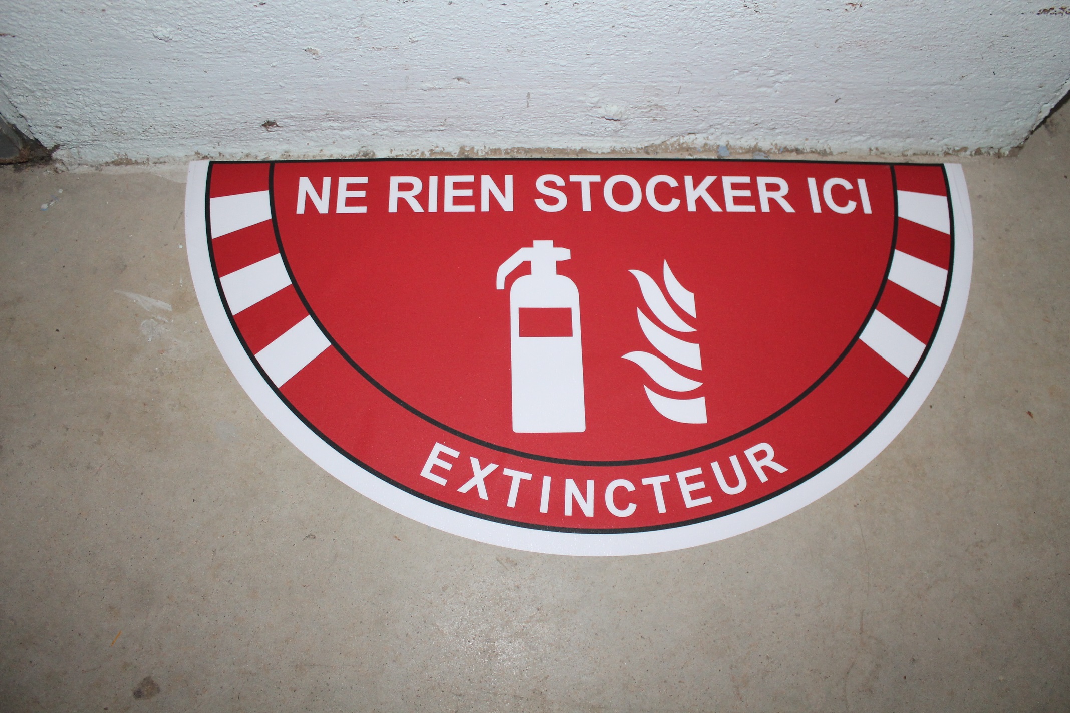Marquage sol NE RIEN STOCKER ICI - EXTINCTEUR