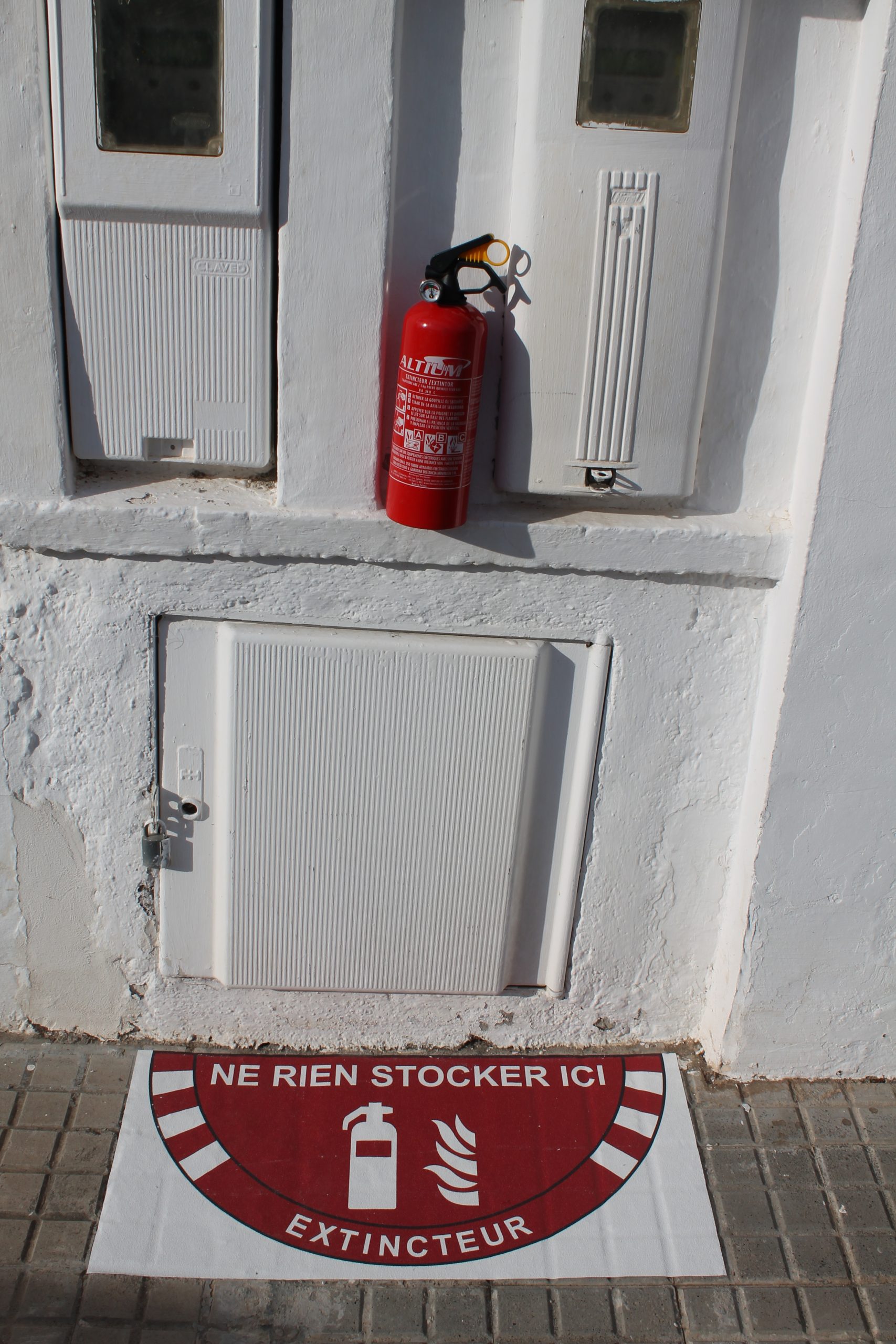 Marquage sol NE RIEN STOCKER ICI - EXTINCTEUR - extérieur